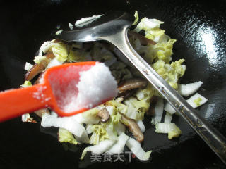 香菇炒娃娃菜的做法步骤：5