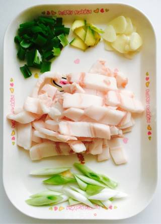 青椒炒肉的做法步骤：3