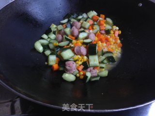 三色彩丁炒罗勒香肠的做法步骤：9