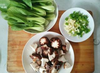 蚝油香菇青菜的做法步骤：1