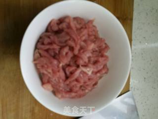 鱼香肉丝的做法步骤：1