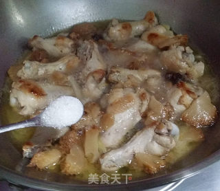 猴头菇烧鸡翅根的做法步骤：11