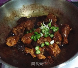 猴头菇烧鸡翅根的做法步骤：13