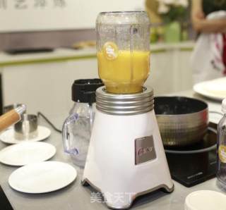 【Oster食谱】芒果慕斯让餐点变成艺术的做法步骤：8