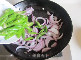 杭椒洋葱爆猪肝的做法步骤：6
