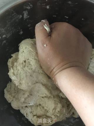 葱香饼（油锅盔）的做法步骤：3