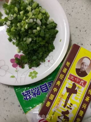 葱香饼（油锅盔）的做法步骤：5