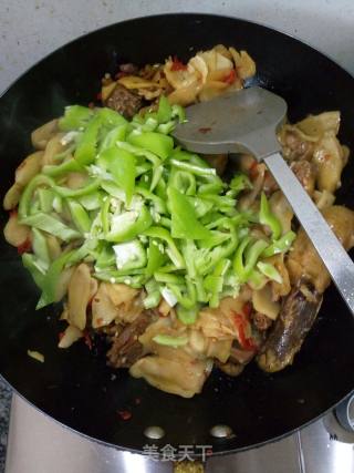子姜爆鸭肉的做法步骤：7