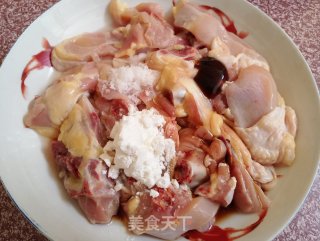 香菇滑鸡煲仔饭的做法步骤：5
