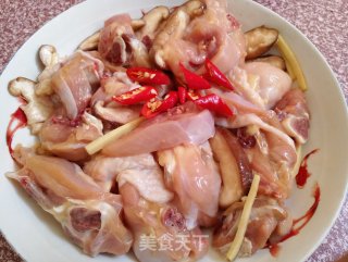 香菇滑鸡煲仔饭的做法步骤：7