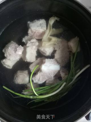 糖醋排骨的做法步骤：3