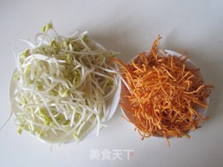 虫草花炒豆芽的做法步骤：1