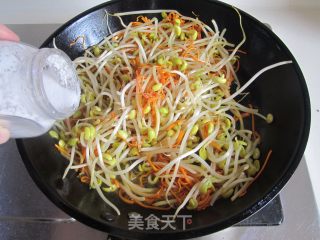 虫草花炒豆芽的做法步骤：5