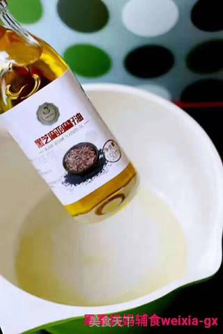 果果妈妈 ????辅食分享花生酱蓝莓夹心米粉蛋饼的做法步骤：6