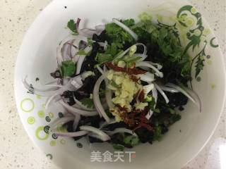 爽口木耳的做法步骤：4