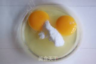 红丝绒渐变千层蛋糕的做法步骤：2