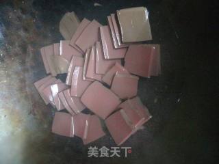 香菇烧鸭血的做法步骤：2