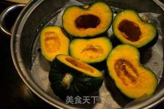 南瓜面包的做法步骤：1