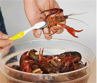 炒鸡简单的油焖大虾教程的做法步骤：1