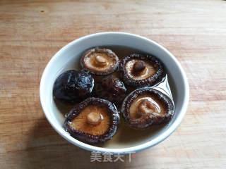 香菇肉酱白菜煲的做法步骤：1