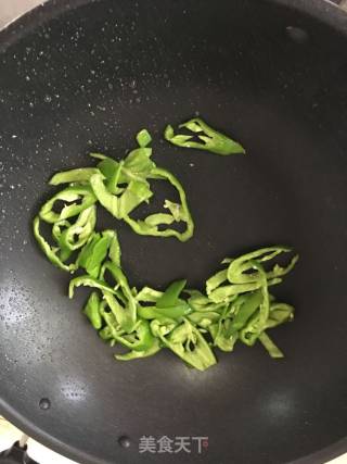 鸭肫炒辣椒的做法步骤：3