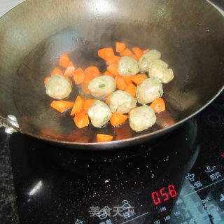 胡萝卜炒丸豆豉香的做法步骤：5