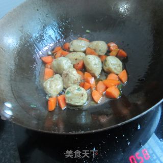 胡萝卜炒丸豆豉香的做法步骤：9