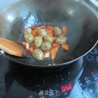 胡萝卜炒丸豆豉香的做法步骤：10