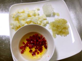 雪莲子冰糖雪梨羹的做法步骤：2