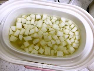 雪莲子冰糖雪梨羹的做法步骤：3