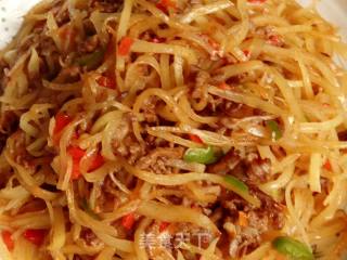 土豆丝炒牛肉的做法步骤：1