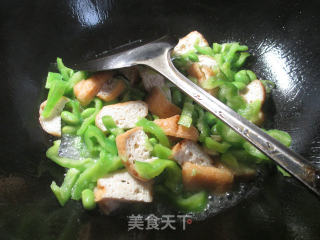 尖椒油豆腐炒毛豆的做法步骤：6