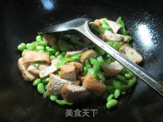 尖椒油豆腐炒毛豆的做法步骤：9