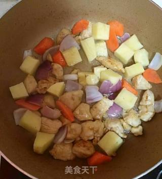 咖喱土豆鸡饭的做法步骤：2