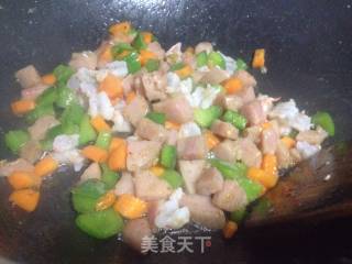 菠萝海鲜饭的做法步骤：7