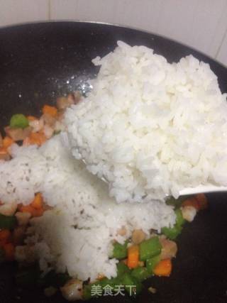 菠萝海鲜饭的做法步骤：8