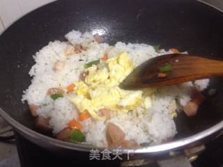 菠萝海鲜饭的做法步骤：9