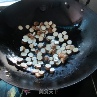 青椒豆腐卷炒肉的做法步骤：3