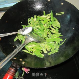 青椒豆腐卷炒肉的做法步骤：8