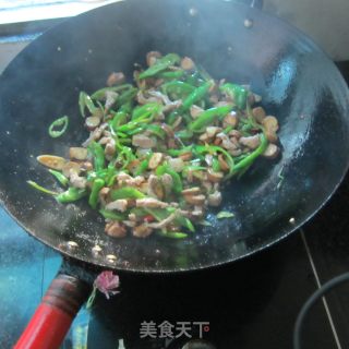 青椒豆腐卷炒肉的做法步骤：11