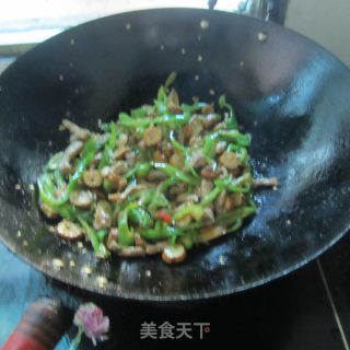 青椒豆腐卷炒肉的做法步骤：12