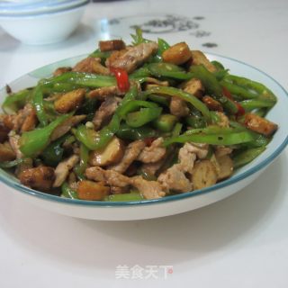青椒豆腐卷炒肉的做法步骤：13