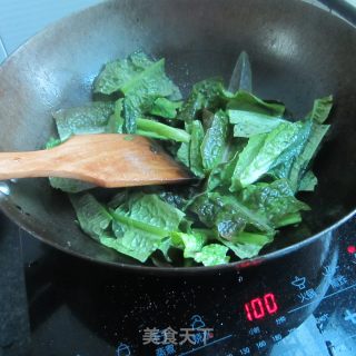 莴笋叶煮鱼丸的做法步骤：4