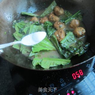 莴笋叶煮鱼丸的做法步骤：7