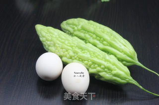 凉瓜炒蛋的做法步骤：1