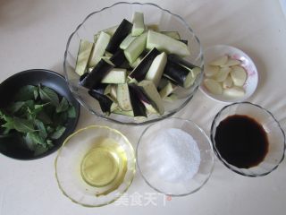 三杯茄子的做法步骤：1
