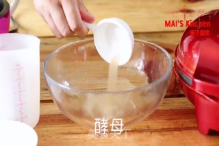 酥脆焦香 | 简单的荷式松饼的做法步骤：1