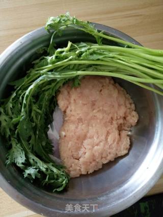 鸡肉茼蒿菠菜丸子的做法步骤：1