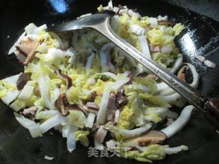香菇猪肉娃娃菜炒面的做法步骤：4