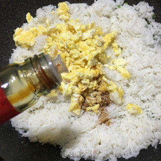 青豆炒饭的做法步骤：8